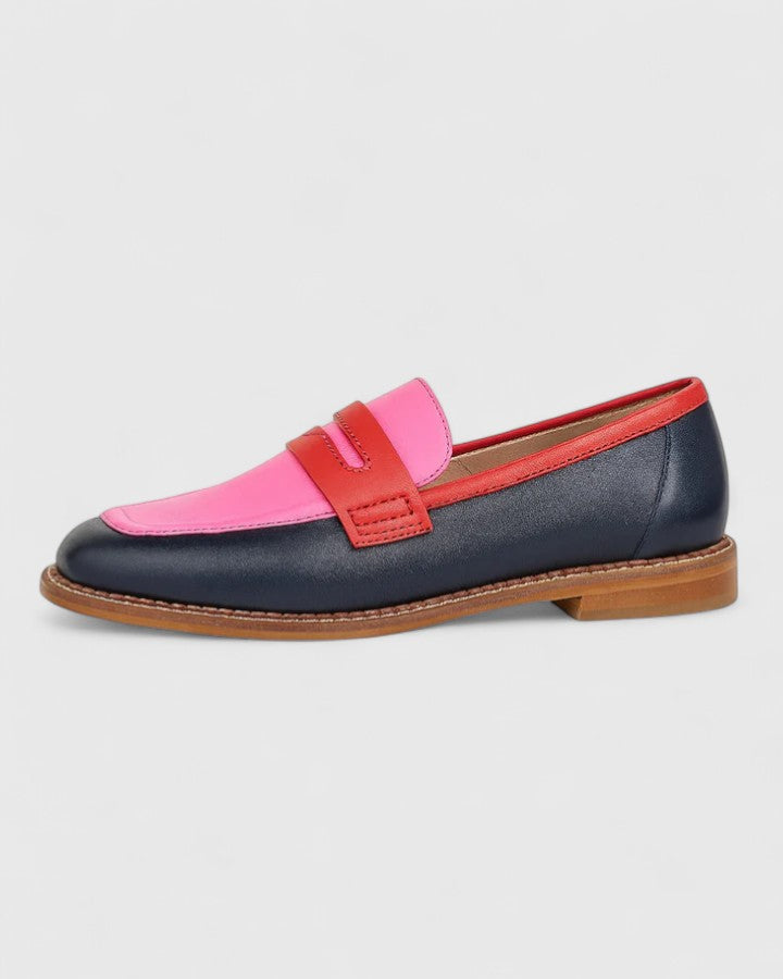 Cassie – Gedurfde contrasten – Loafers om in te wandelen