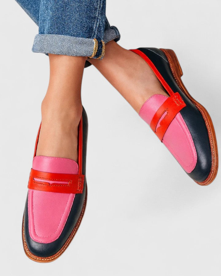 Cassie – Gedurfde contrasten – Loafers om in te wandelen