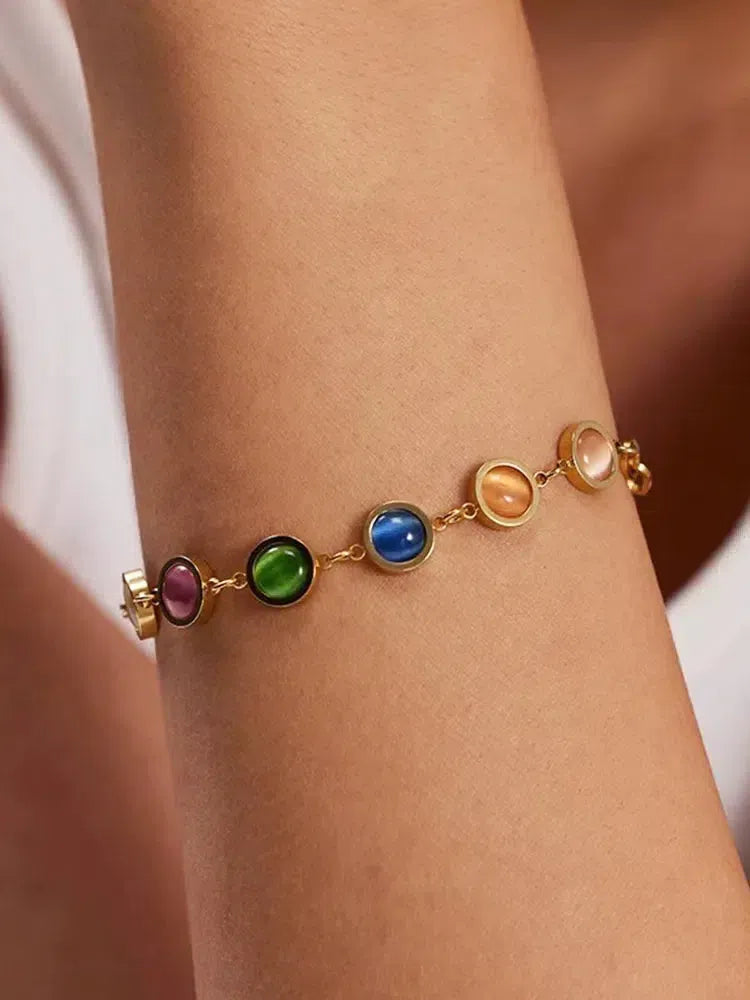 Goudkleurige armband met gekleurde stenen - Verstelbare lengte