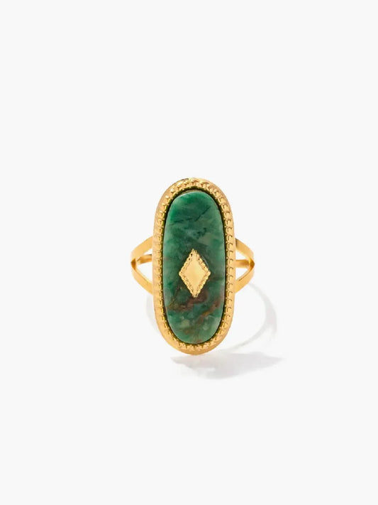 Elegante goudkleurige ring met groene steen - Ovale setting & subtiele fonkeling